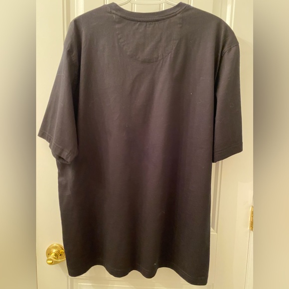 MEN’S SIZE XL GREG NORMAN T SHIRT IN BLACK - Slight mark on side - Picture 3 of 7